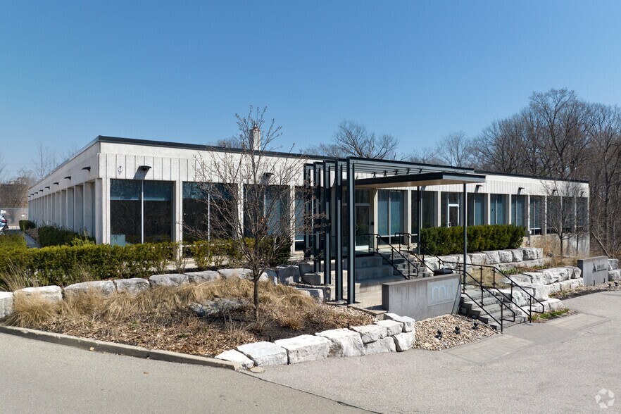 1125 Leslie St, Toronto, ON à louer - Photo de l’immeuble – Image 1 sur 23