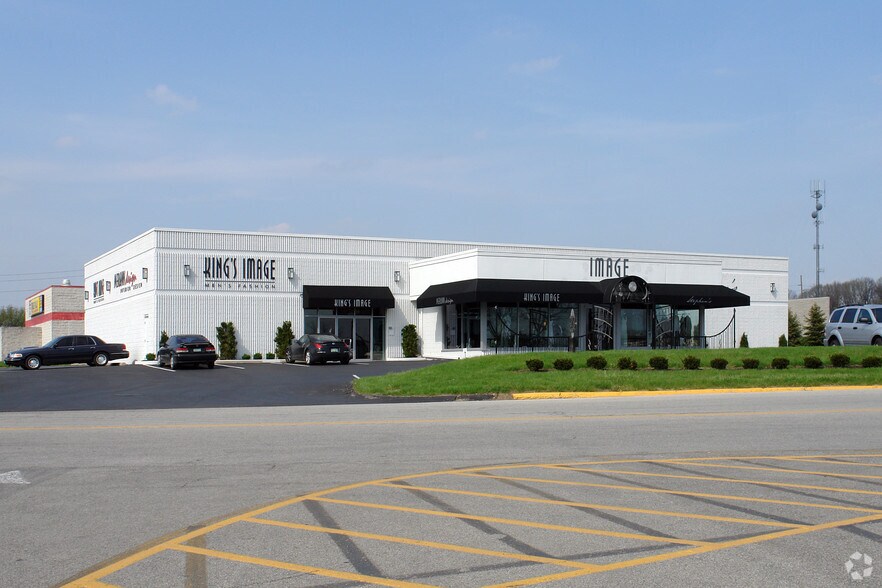 8520 Castleton Square Dr, Indianapolis, IN à louer - Photo de l’immeuble – Image 1 sur 9