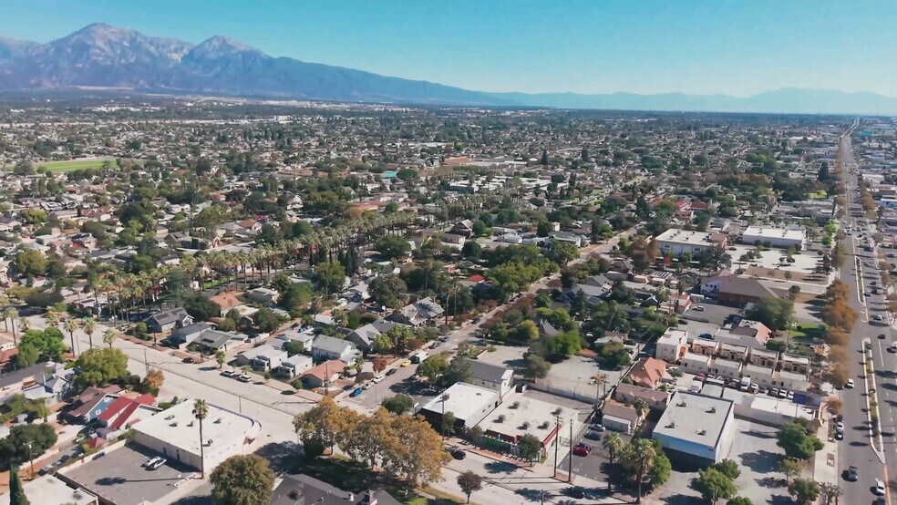 570 N Towne Ave, Pomona, CA à vendre - Vidéo sur l’annonce professionnelle – Image 2 sur 52