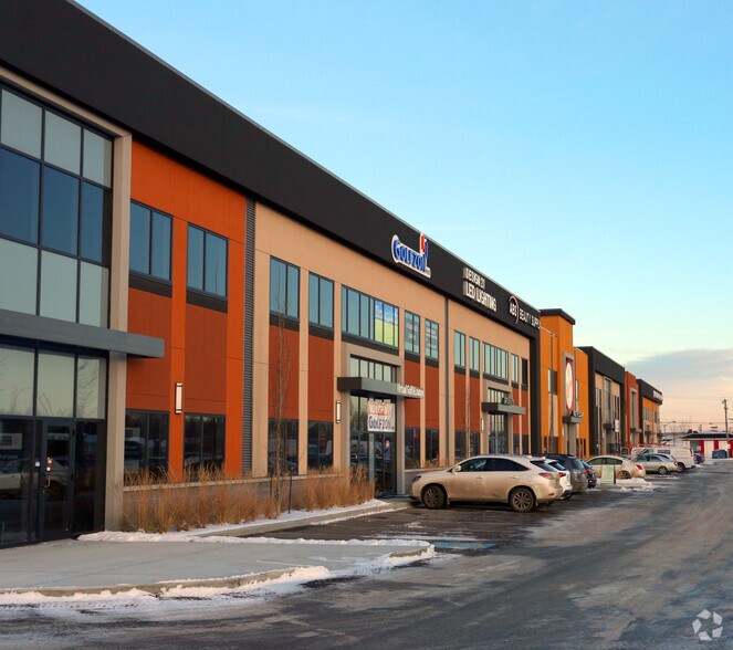 15350 111 Ave NW, Edmonton, AB à louer - Photo de l’immeuble – Image 3 sur 6