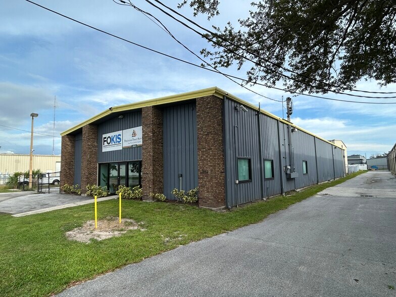 251 Douglas Rd E, Oldsmar, FL à vendre - Photo de l’immeuble – Image 3 sur 17