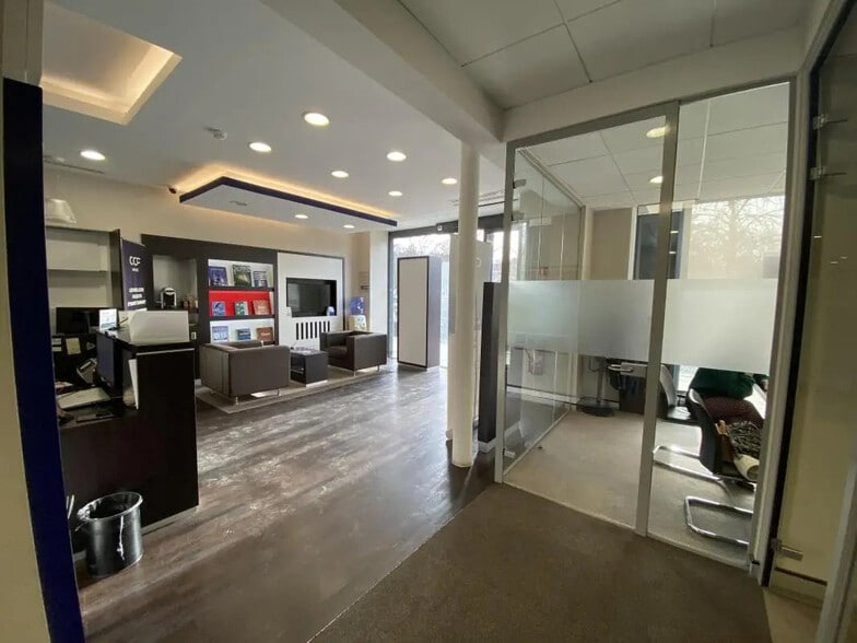 Local commercial dans Paris à louer - Photo de l’immeuble – Image 2 sur 9