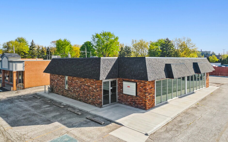 6699 W 130th St, Cleveland, OH à louer - Photo de l’immeuble – Image 2 sur 5