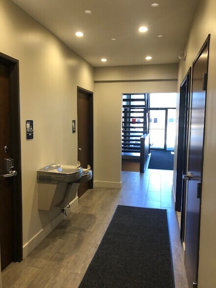 26657 Woodward Ave, Huntington Woods, MI à louer - Photo de l’immeuble – Image 2 sur 3