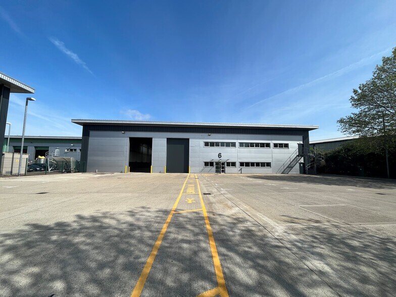 19 Commerce Way, Croydon à louer - Photo de l’immeuble – Image 3 sur 4