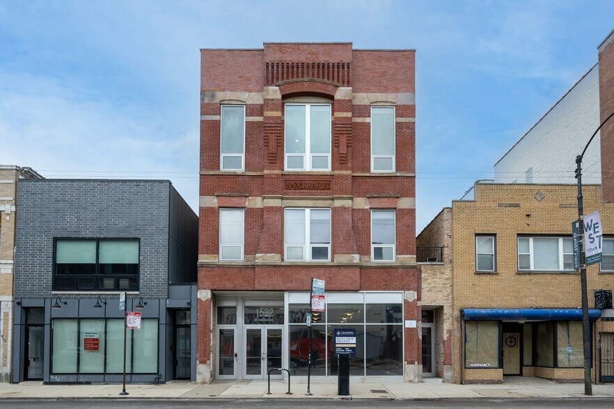 1532 W Chicago Ave, Chicago, IL à vendre - Photo de l’immeuble – Image 1 sur 9