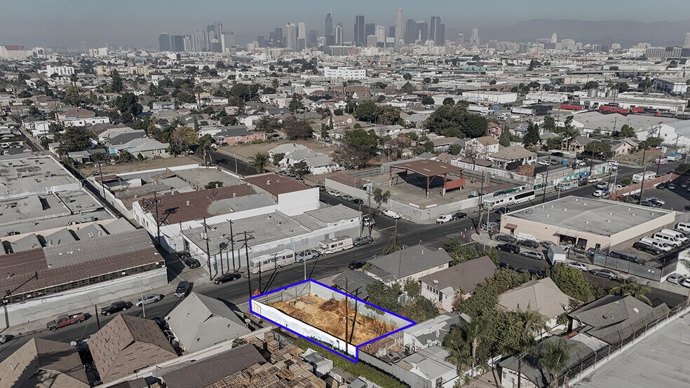 2212 Compton Ave, Los Angeles, CA à vendre - Photo de l’immeuble – Image 2 sur 5