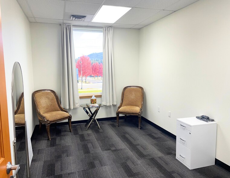 8475 N Government Way, Hayden, ID à louer - Photo de l’immeuble – Image 3 sur 8