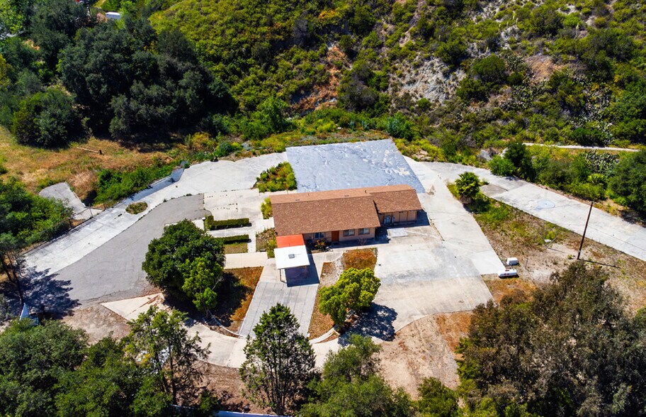 19121 El Toro Rd, Silverado, CA à vendre - Photo de l’immeuble – Image 3 sur 5
