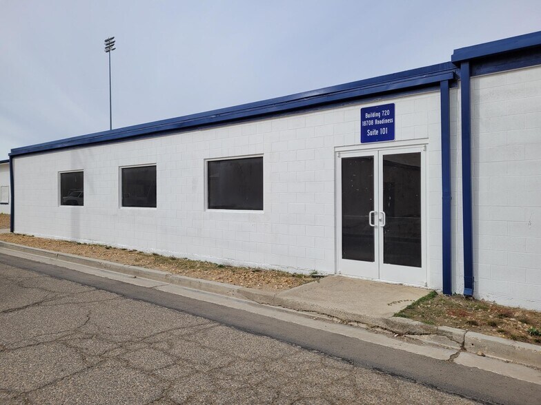 18708 Readiness St, Victorville, CA à louer - Photo de l’immeuble – Image 1 sur 15