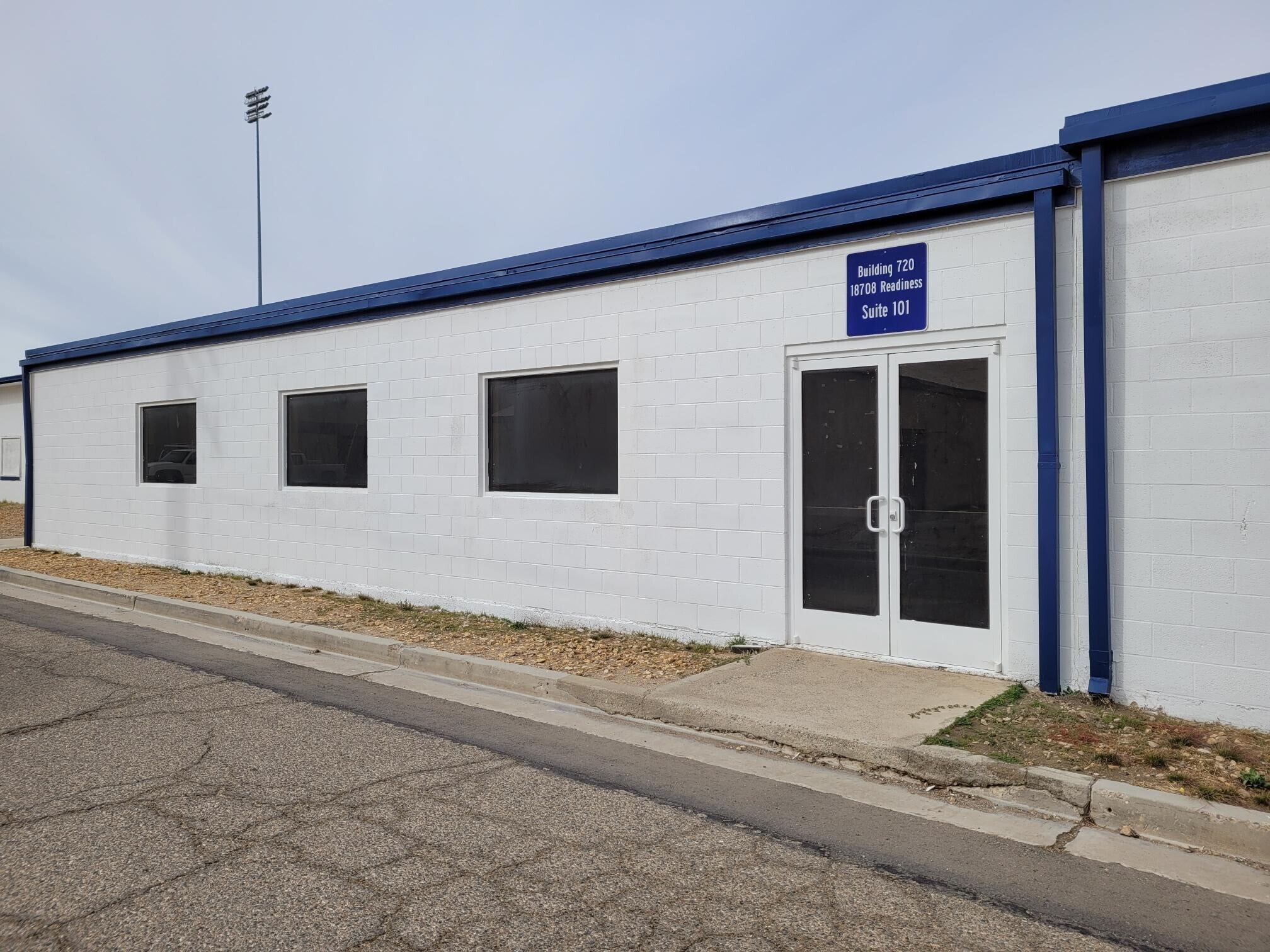 18708 Readiness St, Victorville, CA à louer Photo de l’immeuble– Image 1 sur 16