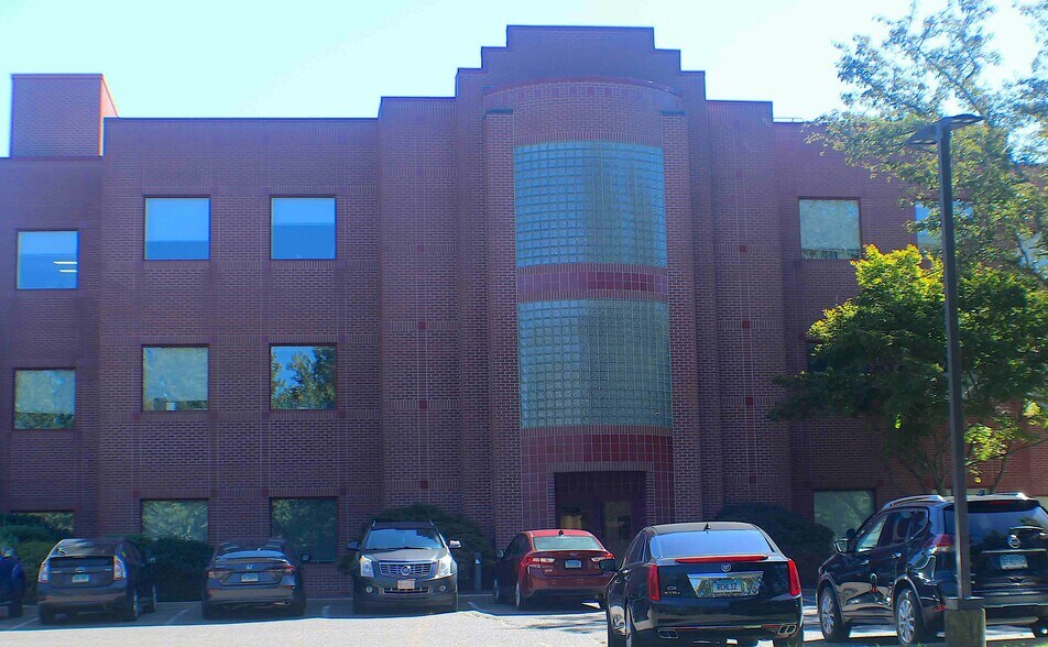 1501 E Main St, Meriden, CT à louer - Photo de l’immeuble – Image 1 sur 10