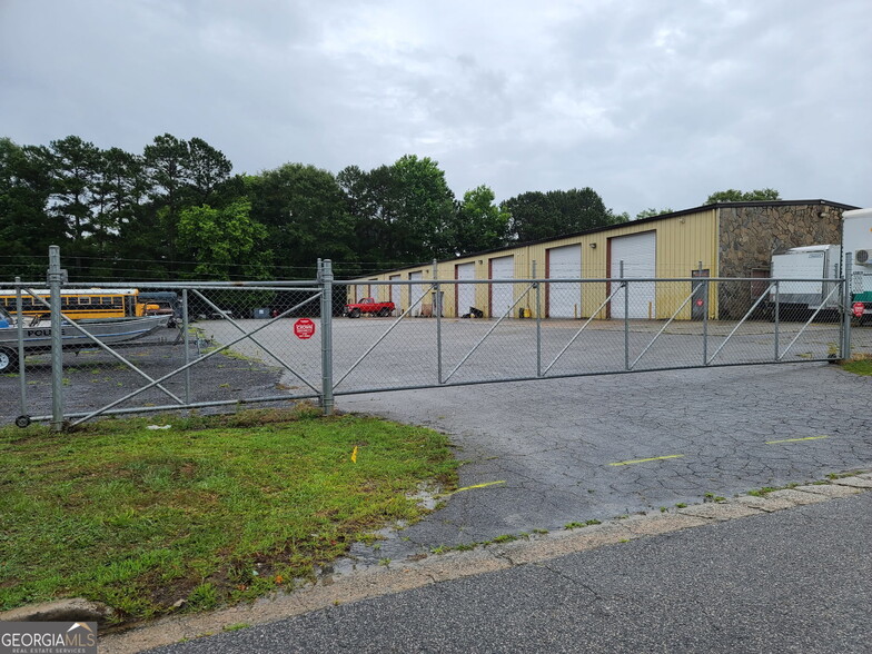 215 Industrial Way, Fayetteville, GA à vendre - Photo de l’immeuble – Image 3 sur 8