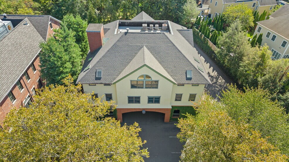 135 Rennell Dr, Southport, CT à vendre - Photo de l’immeuble – Image 2 sur 17