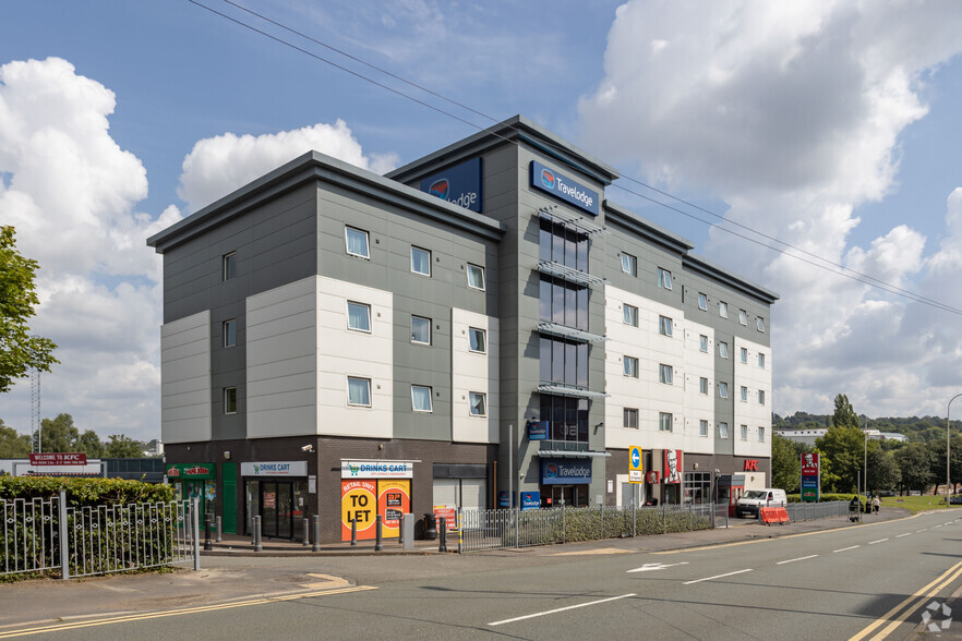 Whitehall Rd, Halesowen à louer - Photo principale – Image 1 sur 5
