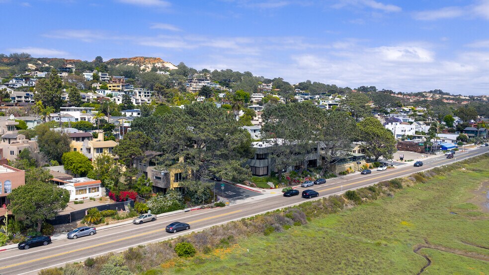 2236 Carmel Valley Rd, Del Mar, CA à vendre - Photo de l’immeuble – Image 2 sur 7