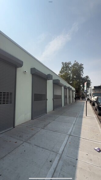 8202 45th Ave, Elmhurst, NY à louer - Photo de l’immeuble – Image 1 sur 8