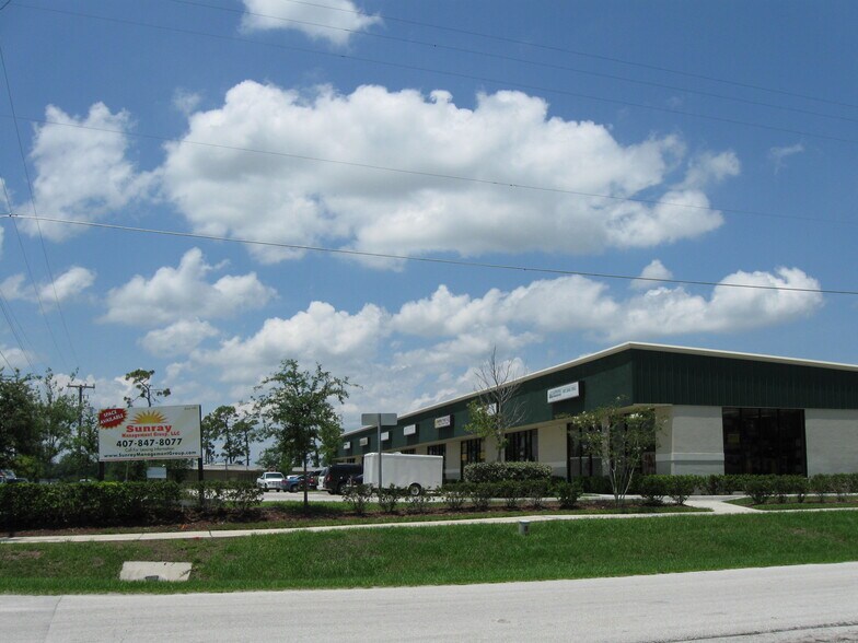107 Hangar Rd, Kissimmee, FL à louer - Photo de l’immeuble – Image 2 sur 3