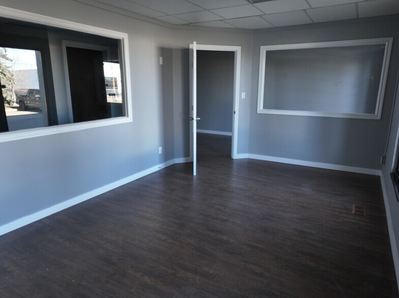 9803-9817 47th Ave NW, Edmonton, AB à louer - Photo de l’immeuble – Image 3 sur 6