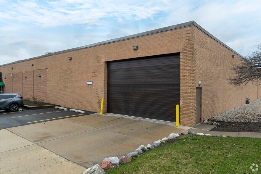 200-220 Fencl Ln, Hillside, IL à louer - Photo de l’immeuble – Image 1 sur 13