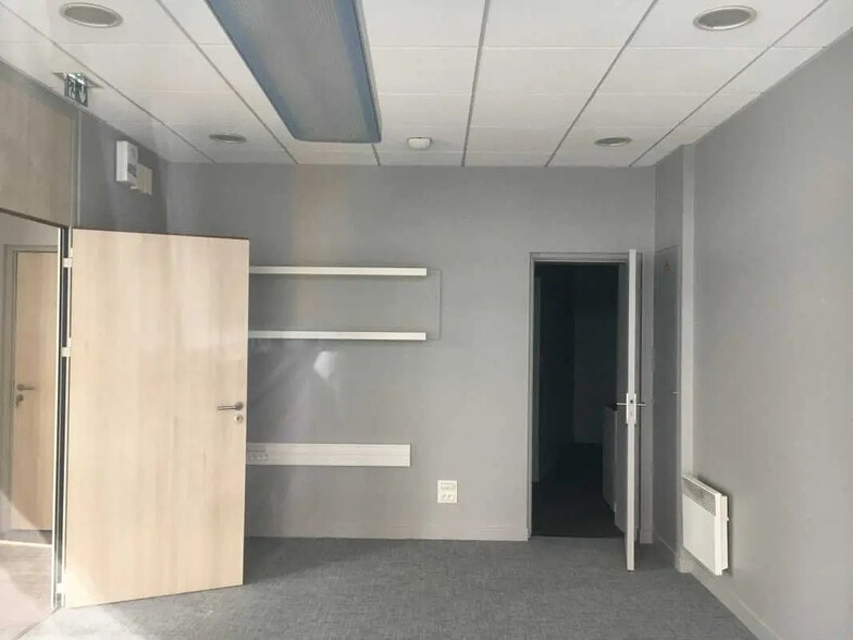 Local commercial dans Saint-Quentin à louer - Photo de l’immeuble – Image 2 sur 4