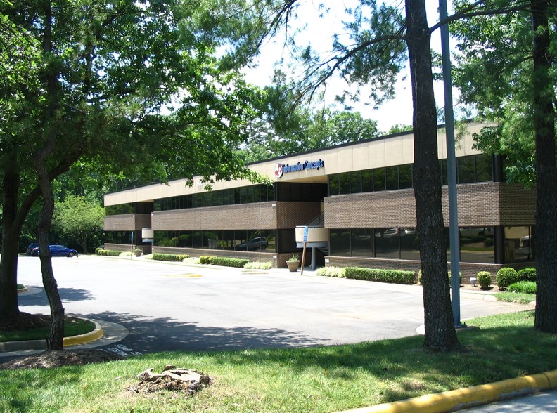 503 Carlisle Dr, Herndon, VA à louer - Photo de l’immeuble – Image 2 sur 33
