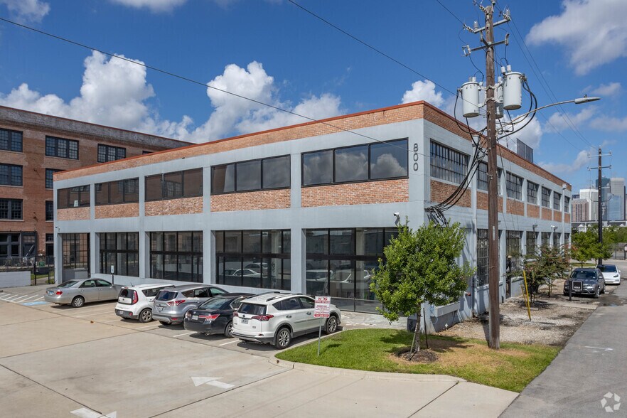 800 Sampson St, Houston, TX à louer - Photo principale – Image 1 sur 17