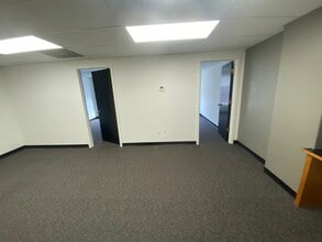 132 E Broadway, Eugene, OR à louer Photo intérieure– Image 2 sur 5
