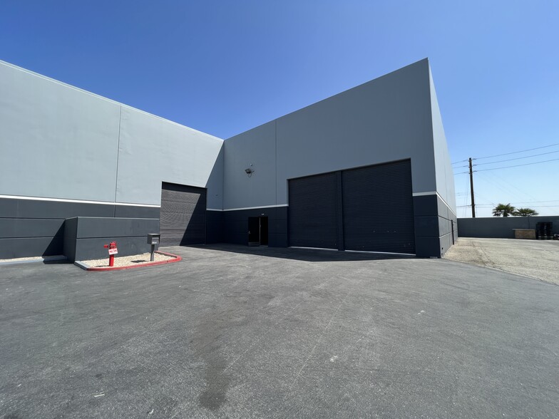 15650 El Prado Rd, Chino, CA à louer - Photo de l’immeuble – Image 3 sur 30