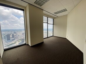 1700 Pacific Ave, Dallas, TX à louer Photo intérieure– Image 1 sur 20