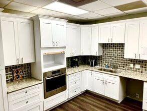 102 E Walker St, League City, TX à vendre Photo intérieure– Image 2 sur 5