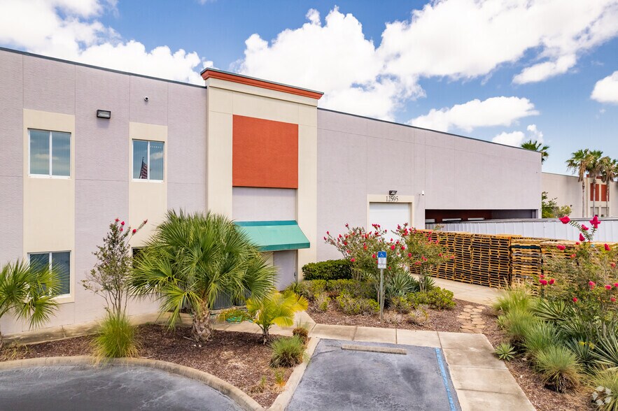 12595 71st Ct, Largo, FL à louer - Photo de l’immeuble – Image 2 sur 6