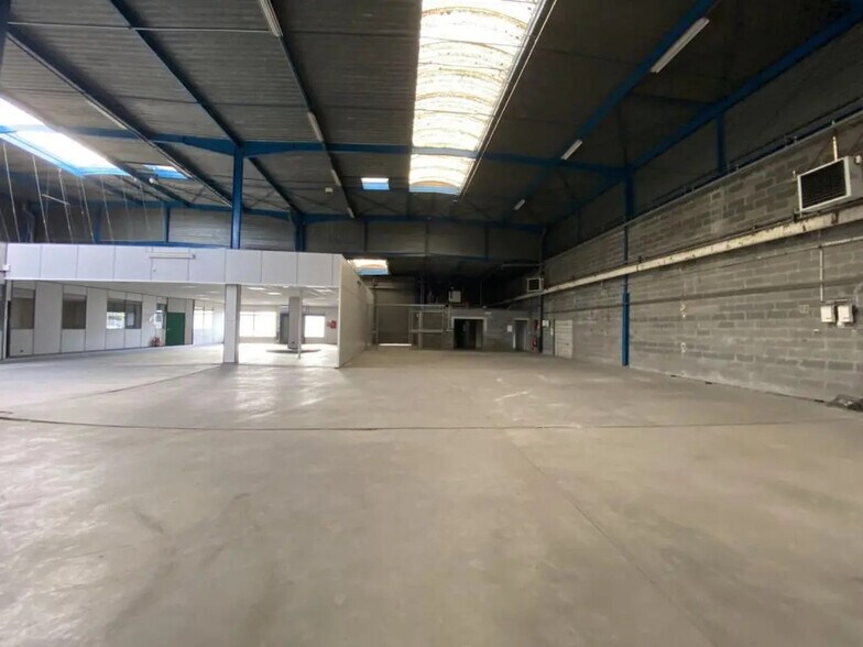 Industriel/Logistique dans Saint-Étienne-du-Rouvray à louer - Photo intérieure – Image 3 sur 5