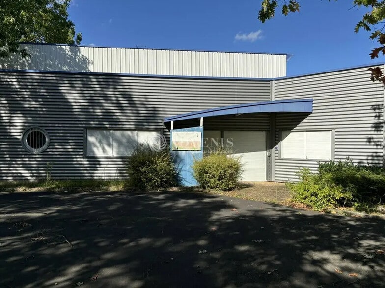 Local d’activités dans Le Mans à louer - Photo de l’immeuble – Image 3 sur 7