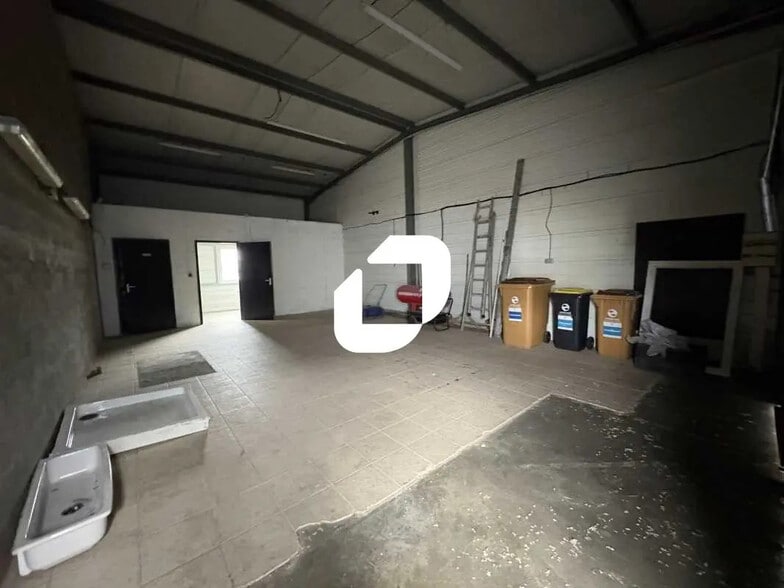 Local d'activités dans Izon à vendre - Photo intérieure – Image 1 sur 11