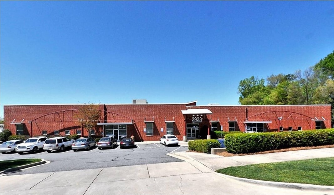 2923 S Tryon St, Charlotte, NC à louer Photo de l’immeuble– Image 1 sur 5
