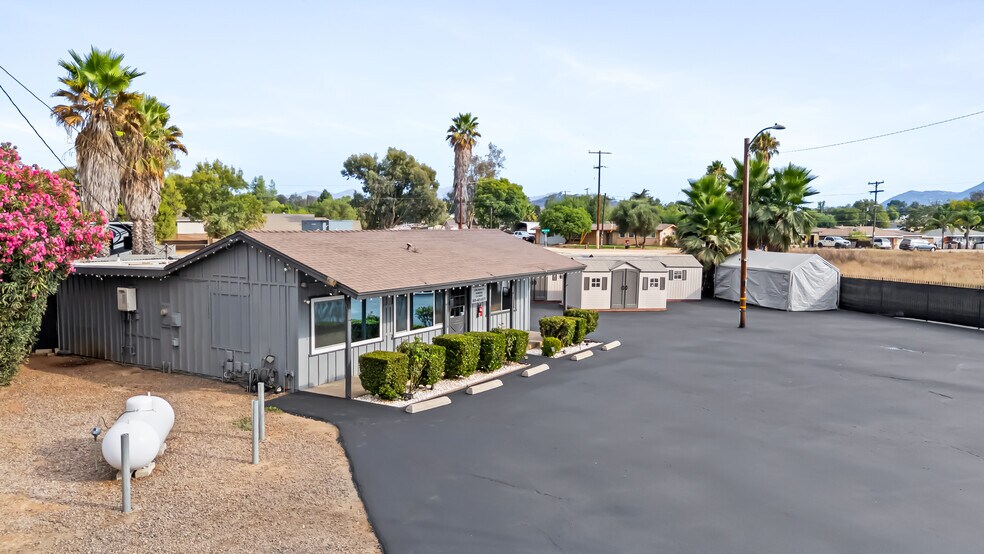 2366 Main St, Ramona, CA à vendre - Photo de l’immeuble – Image 2 sur 55