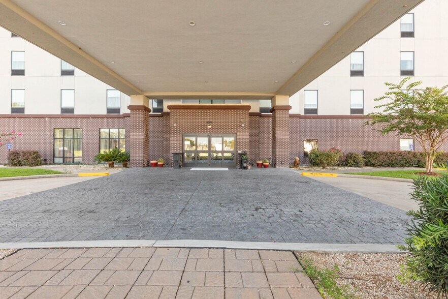 1700 Commerce Blvd, Opelousas, LA à vendre - Photo de l’immeuble – Image 2 sur 17