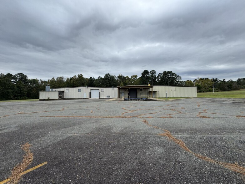 1830 N Pine St, Vivian, LA à louer - Photo de l’immeuble – Image 3 sur 8