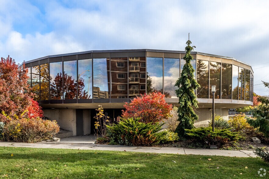 2300 Carling Ave, Ottawa, ON à louer - Photo de l’immeuble – Image 3 sur 23