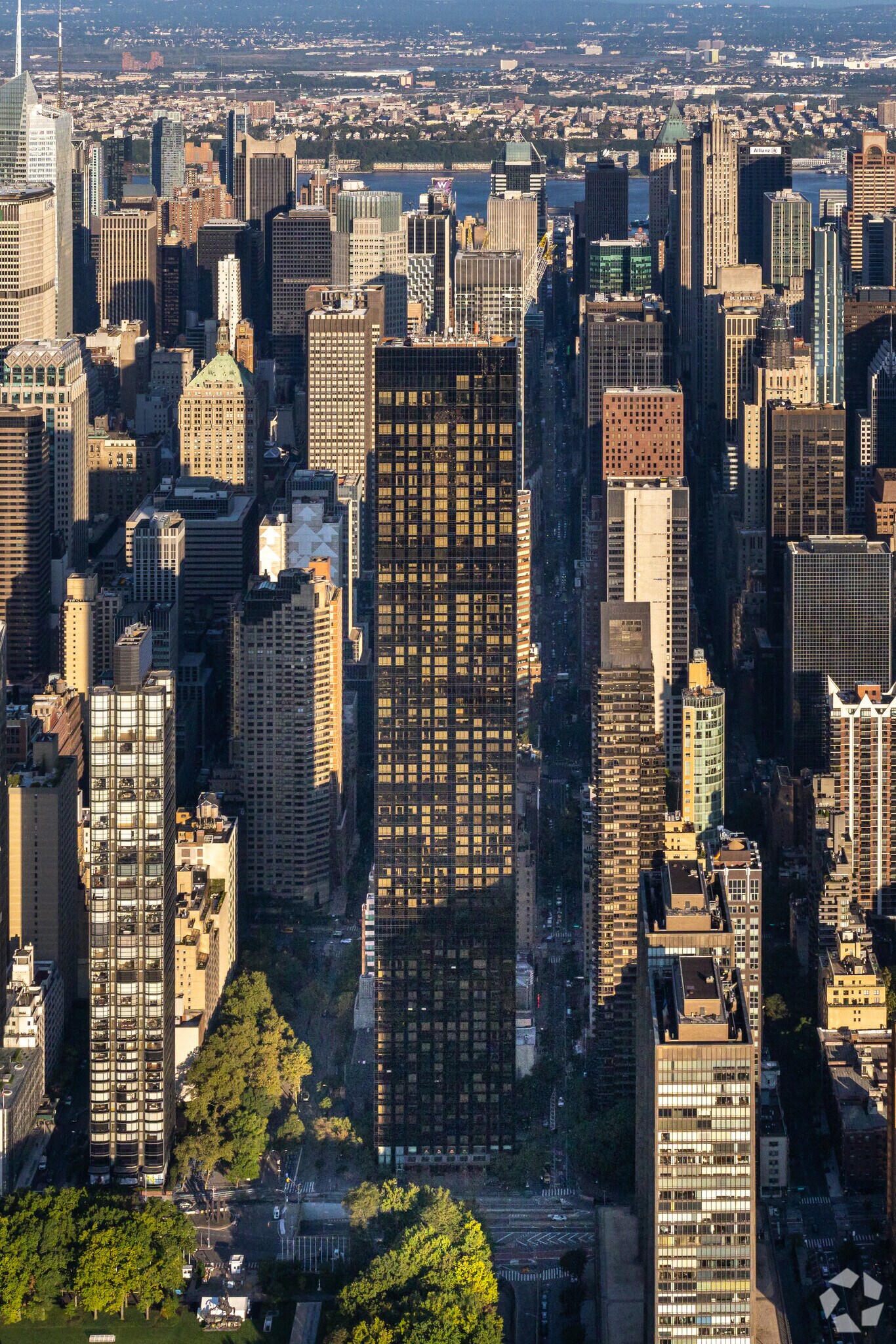 845 United Nations Plz, New York, NY à louer Photo de l’immeuble– Image 1 sur 3