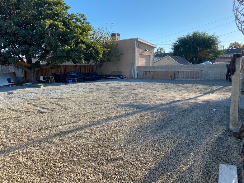 701 E Adele St, Anaheim, CA à louer - Photo de l’immeuble – Image 2 sur 6