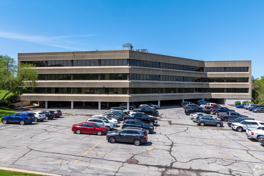 800 E 101st Ter, Kansas City, MO à louer - Photo de l’immeuble – Image 3 sur 27