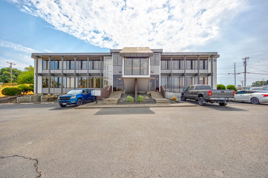 7511 W Arrowhead Ave, Kennewick, WA à louer - Photo de l’immeuble – Image 1 sur 32