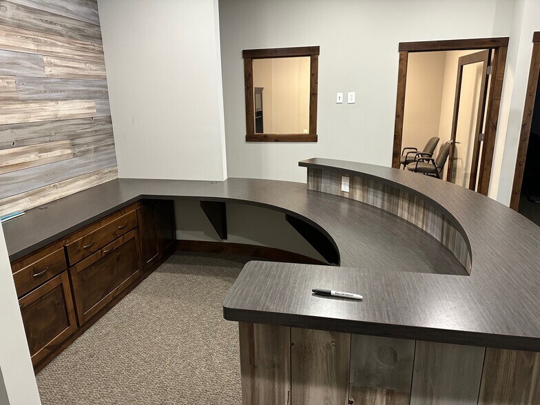 13654 Van Buren St NE, Ham Lake, MN à louer - Photo de l’immeuble – Image 3 sur 8