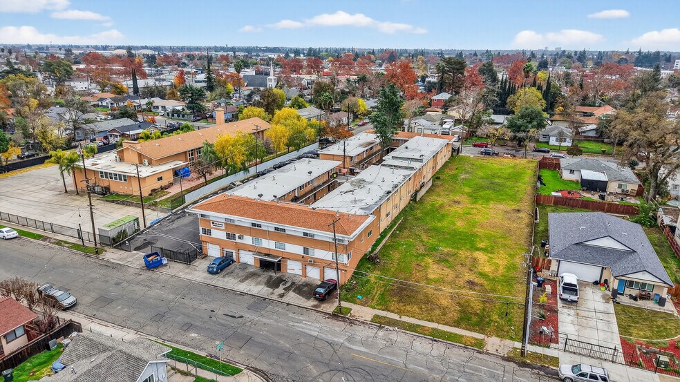 618 Plaza Ave, Sacramento, CA à vendre - Photo de l’immeuble – Image 2 sur 34