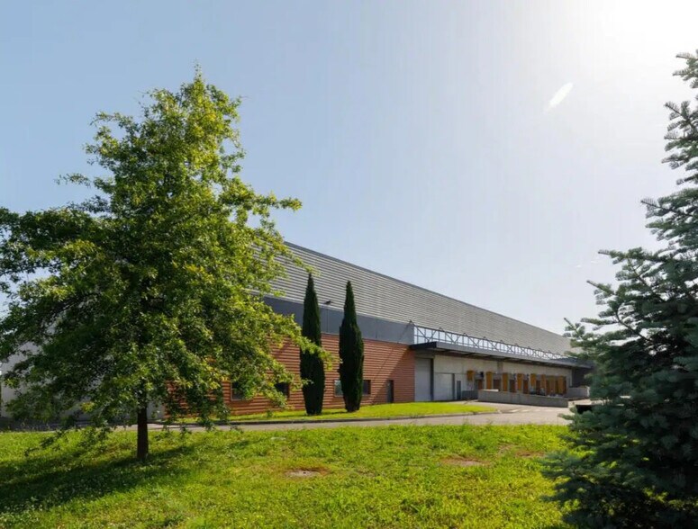 555 Rue De La Dombes, Miribel à louer - Photo de l’immeuble – Image 2 sur 3