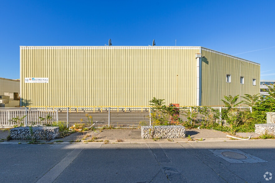 12-16 Rue Des Entrepreneurs, Carrières-sur-Seine à louer - Photo de l’immeuble – Image 2 sur 3