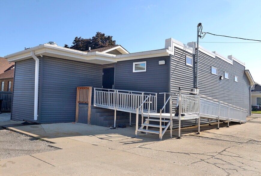 221 20th Ave, Ottawa, IL à vendre - Photo de l’immeuble – Image 2 sur 12