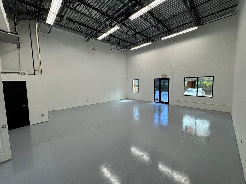 2875 Jupiter Park Dr, Jupiter, FL à louer - Photo de l’immeuble – Image 3 sur 7